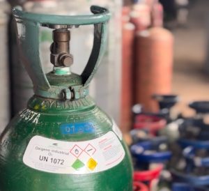 ¿Qué son las pruebas hidrostáticas en cilindros de gases y por qué son obligatorias?